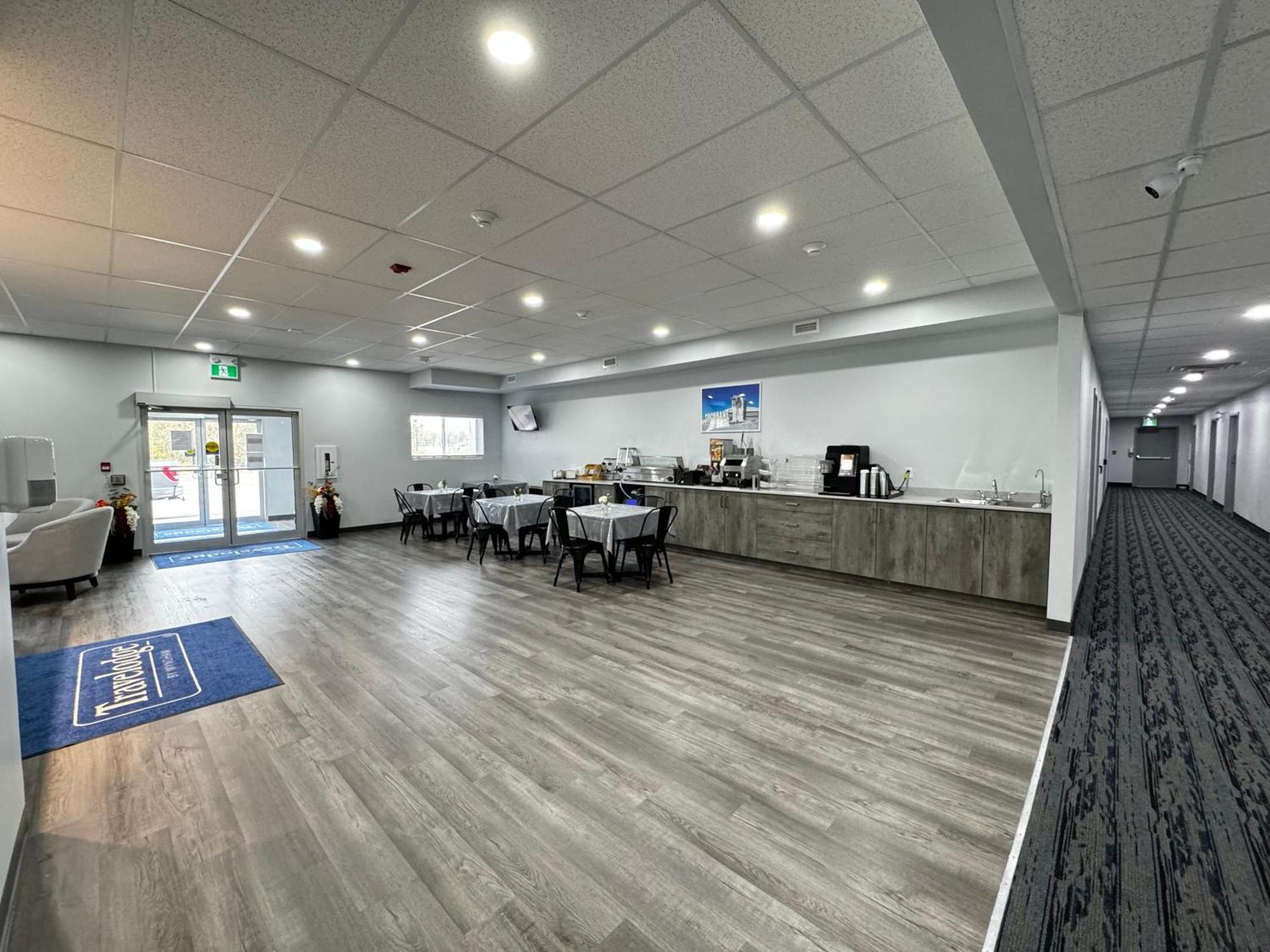 Travelodge By Wyndham Cochrane Eksteriør billede