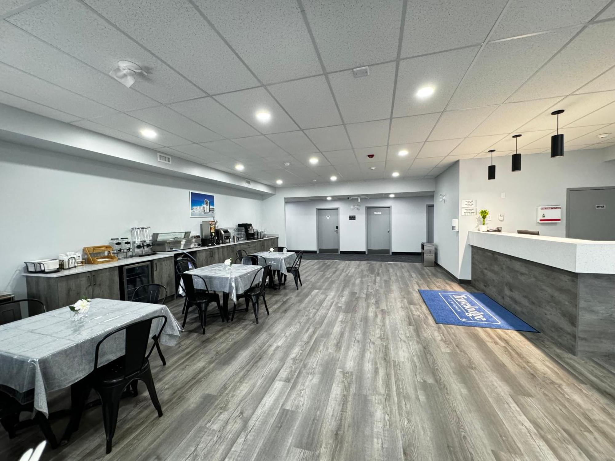 Travelodge By Wyndham Cochrane Eksteriør billede