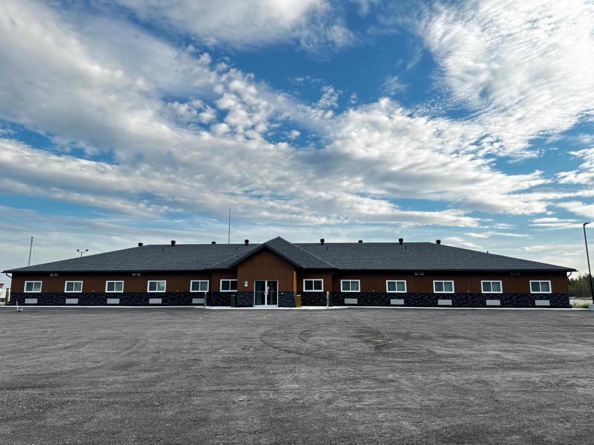 Travelodge By Wyndham Cochrane Eksteriør billede