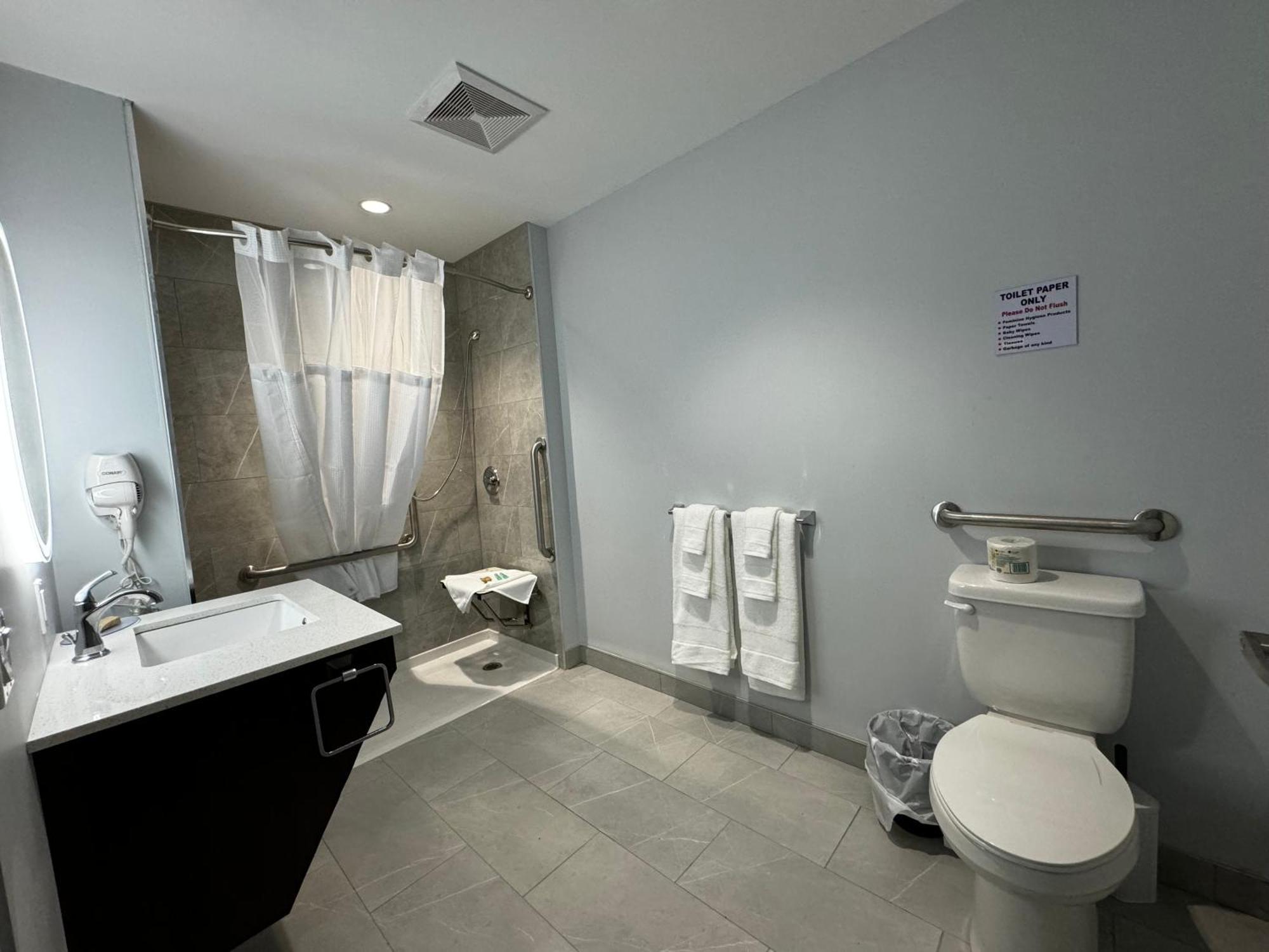 Travelodge By Wyndham Cochrane Eksteriør billede