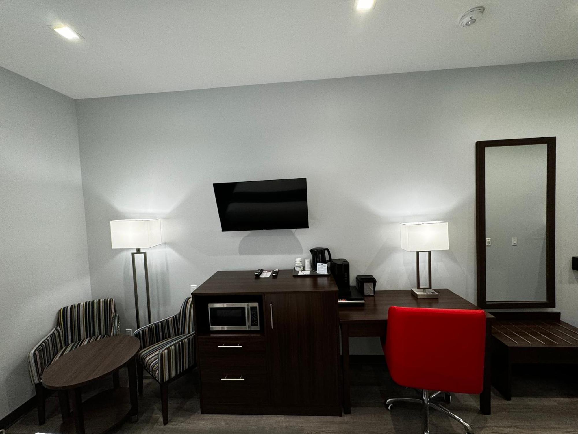 Travelodge By Wyndham Cochrane Eksteriør billede