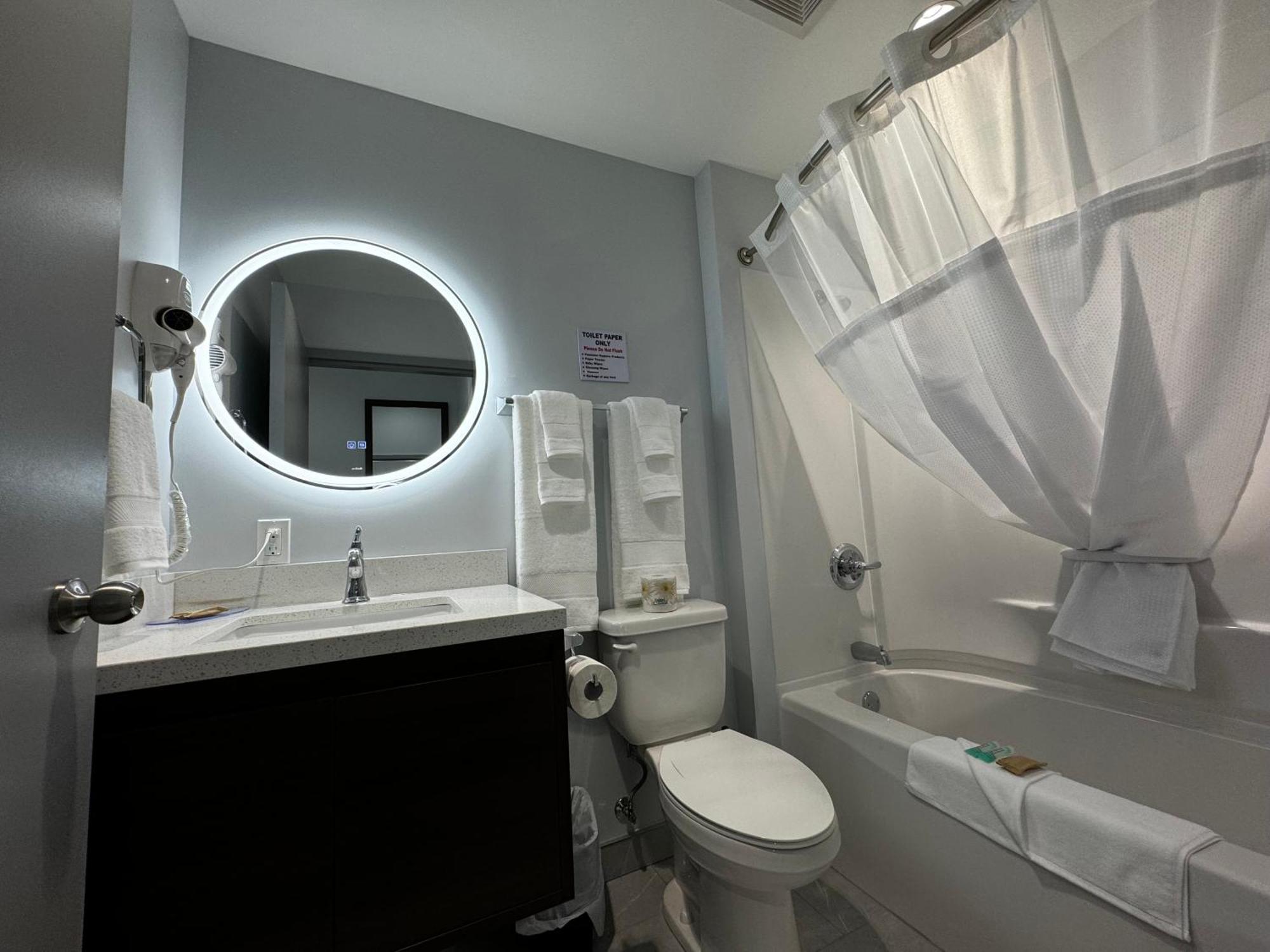 Travelodge By Wyndham Cochrane Eksteriør billede