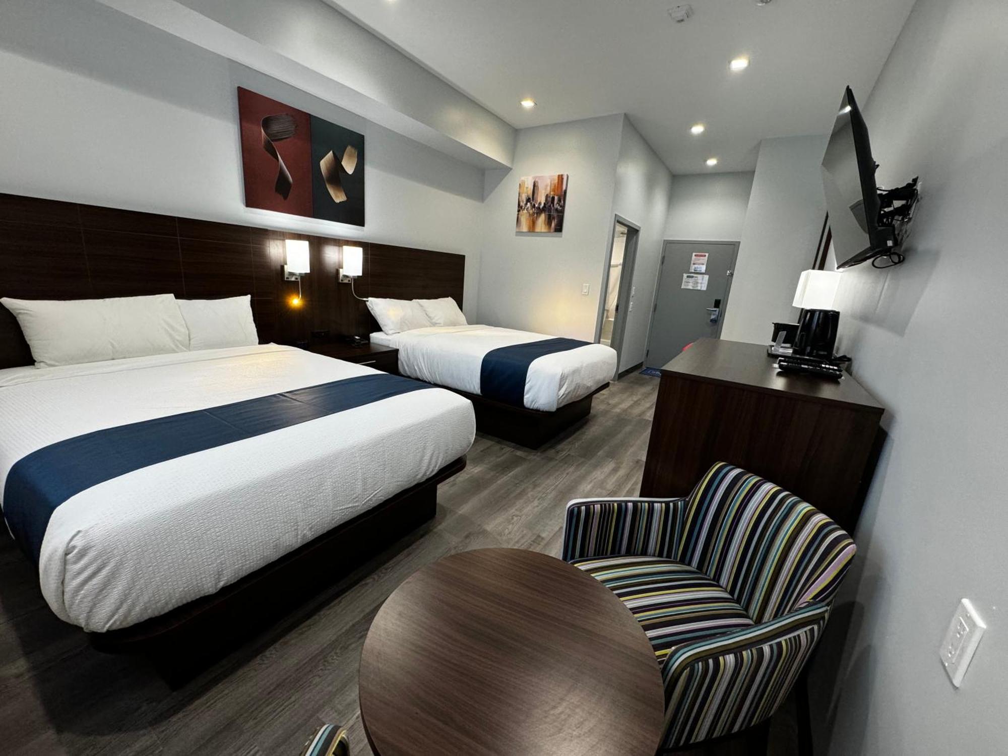 Travelodge By Wyndham Cochrane Eksteriør billede