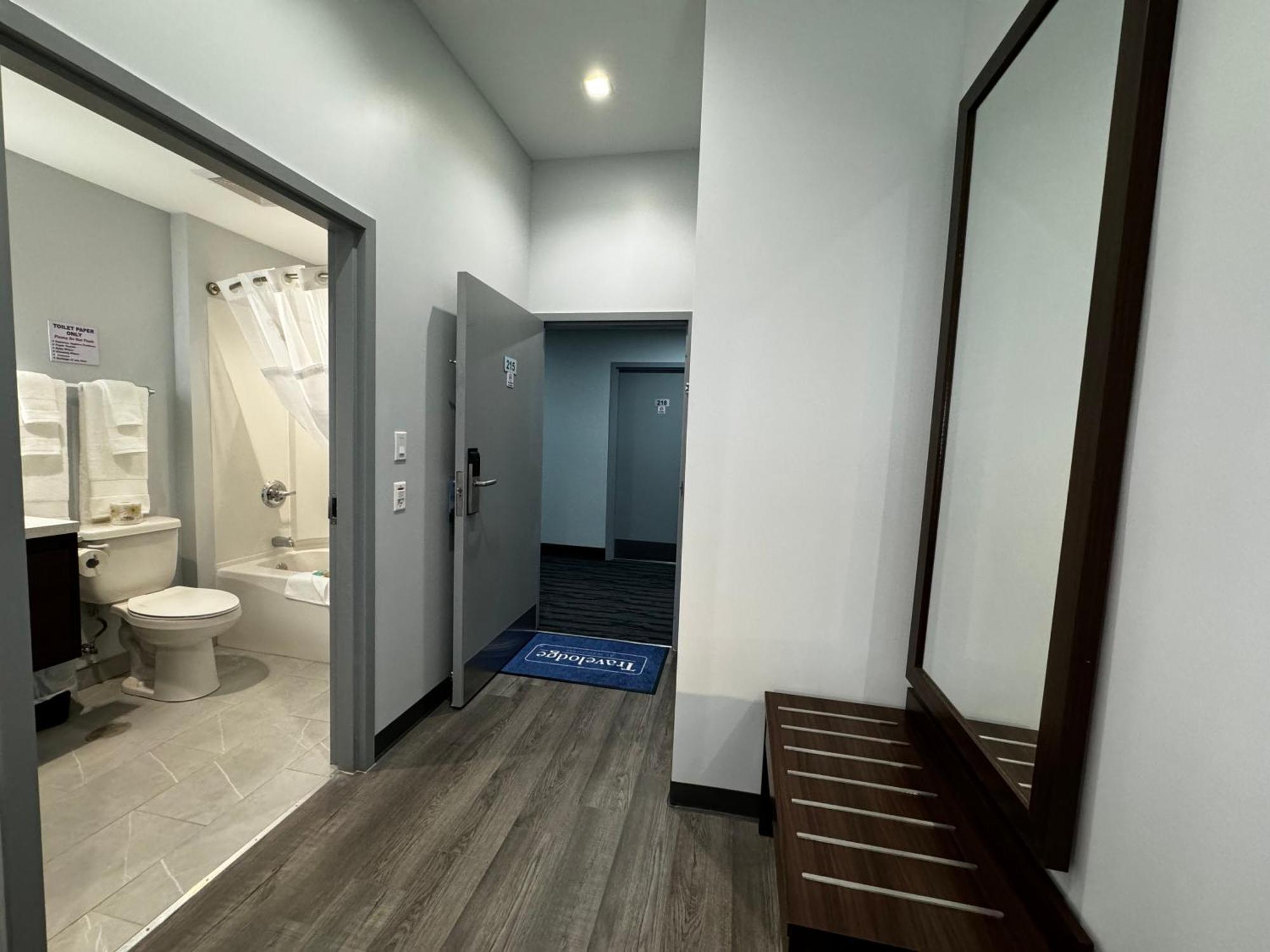 Travelodge By Wyndham Cochrane Eksteriør billede