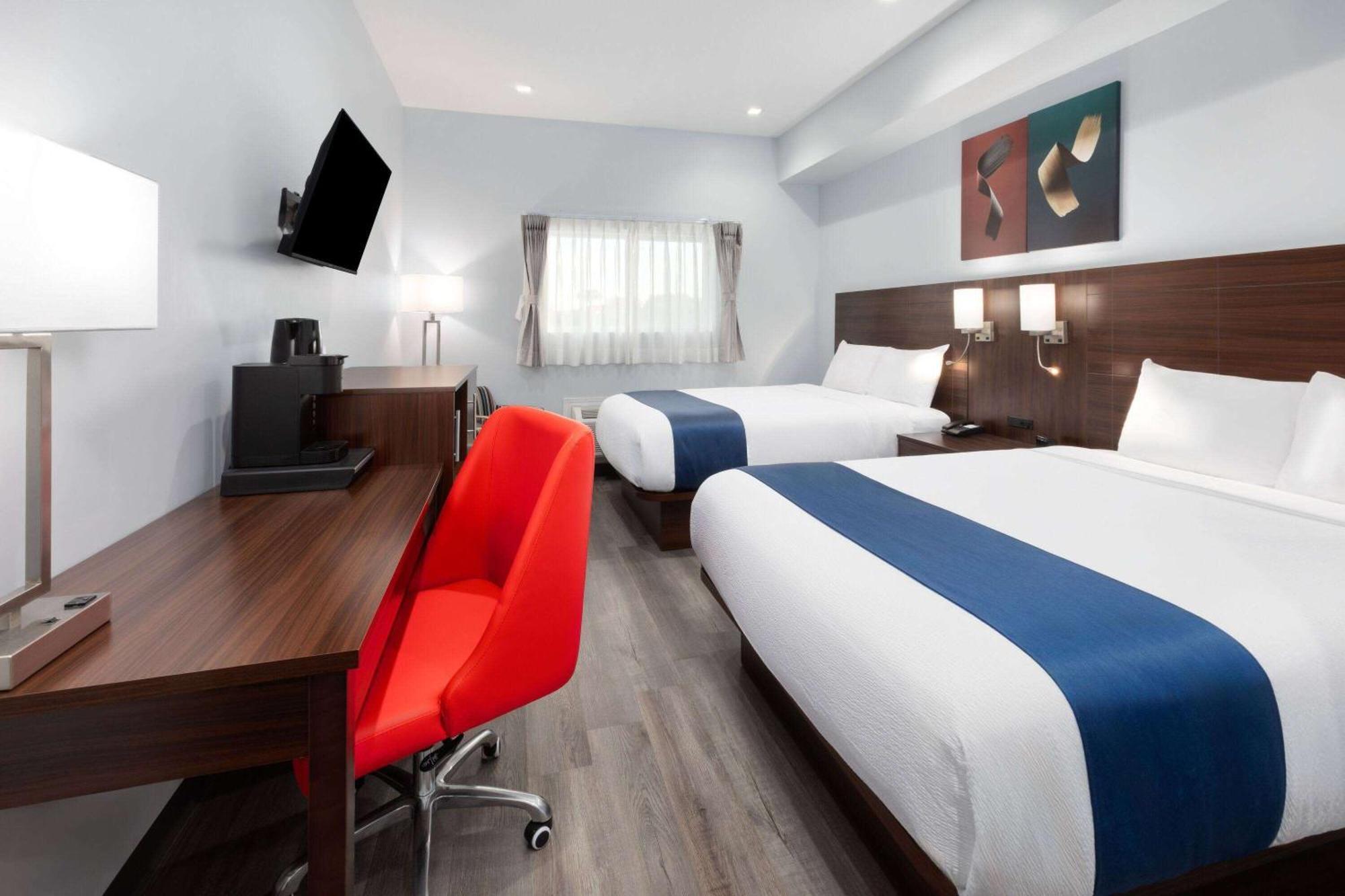 Travelodge By Wyndham Cochrane Eksteriør billede