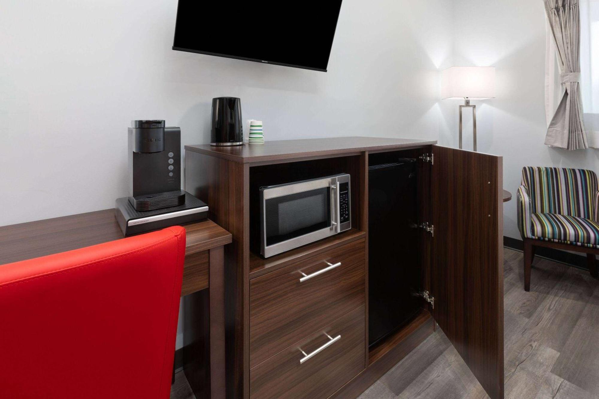 Travelodge By Wyndham Cochrane Eksteriør billede