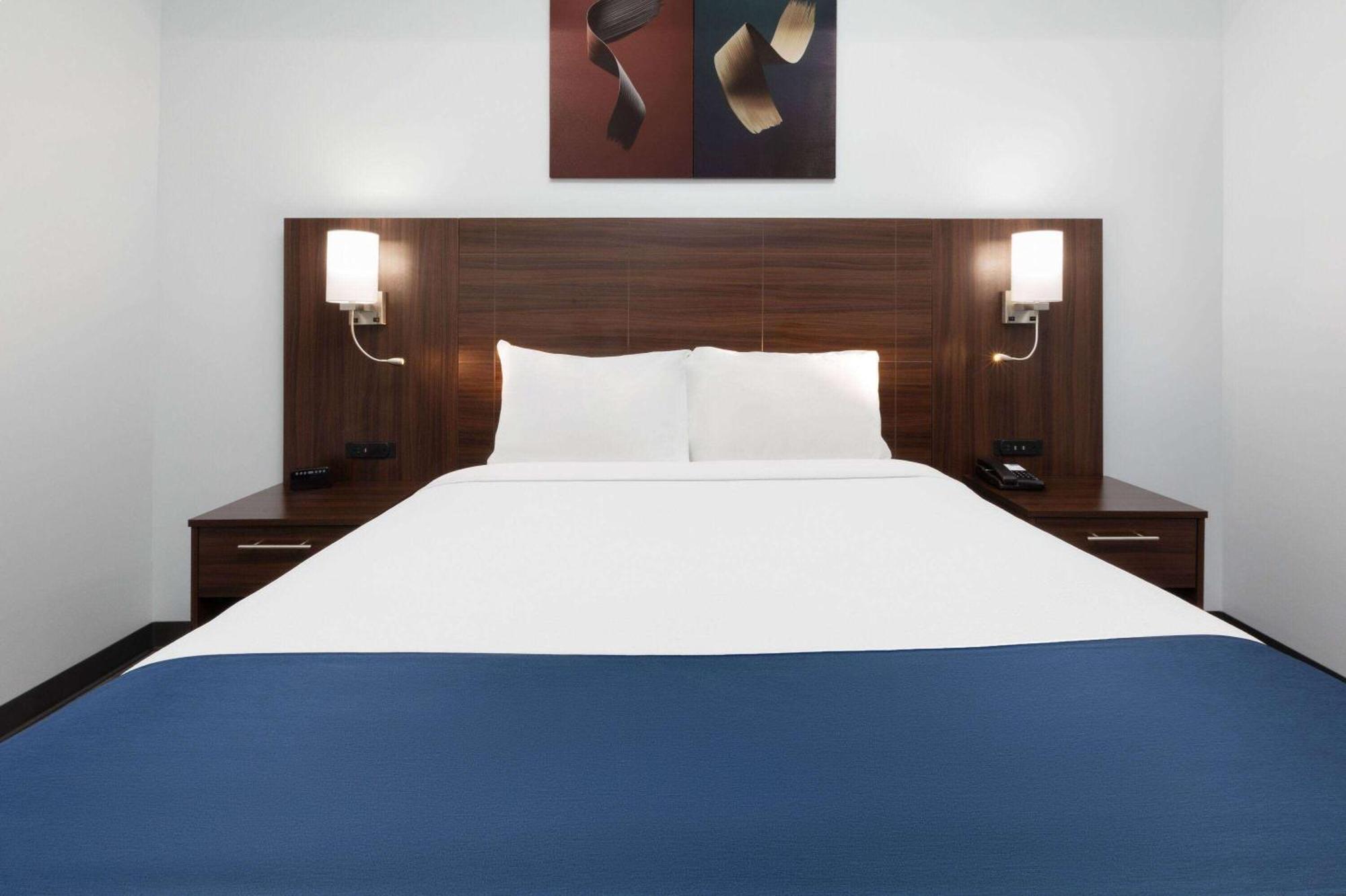 Travelodge By Wyndham Cochrane Eksteriør billede
