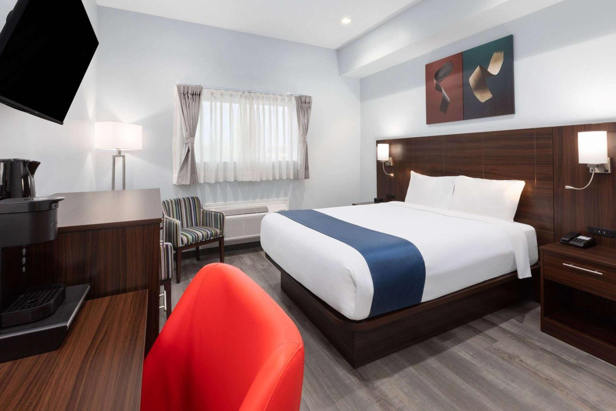Travelodge By Wyndham Cochrane Eksteriør billede