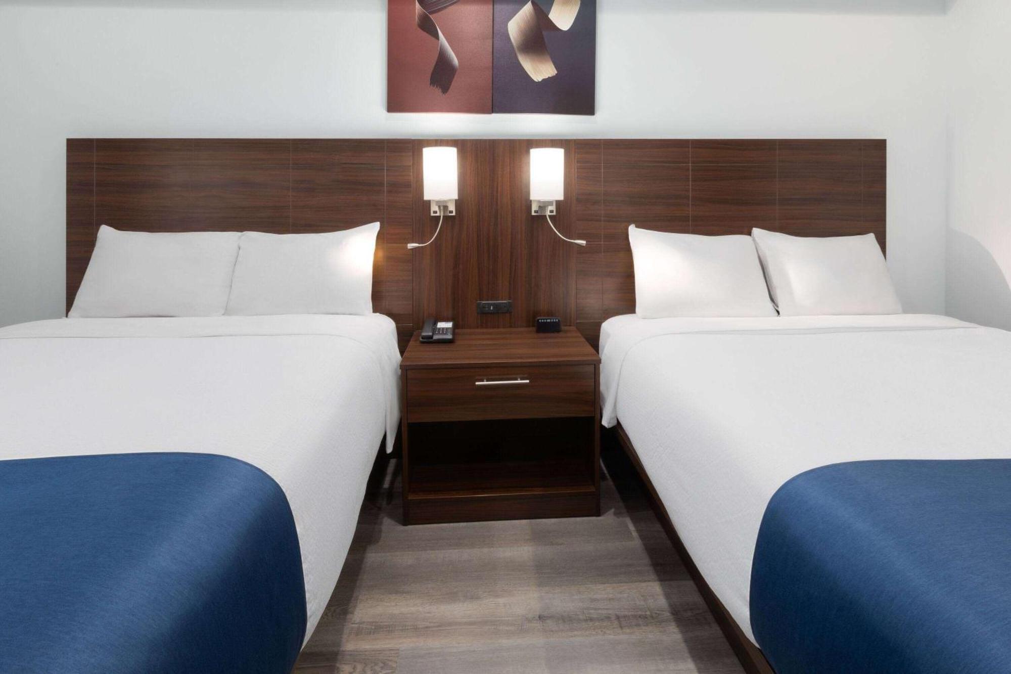 Travelodge By Wyndham Cochrane Eksteriør billede