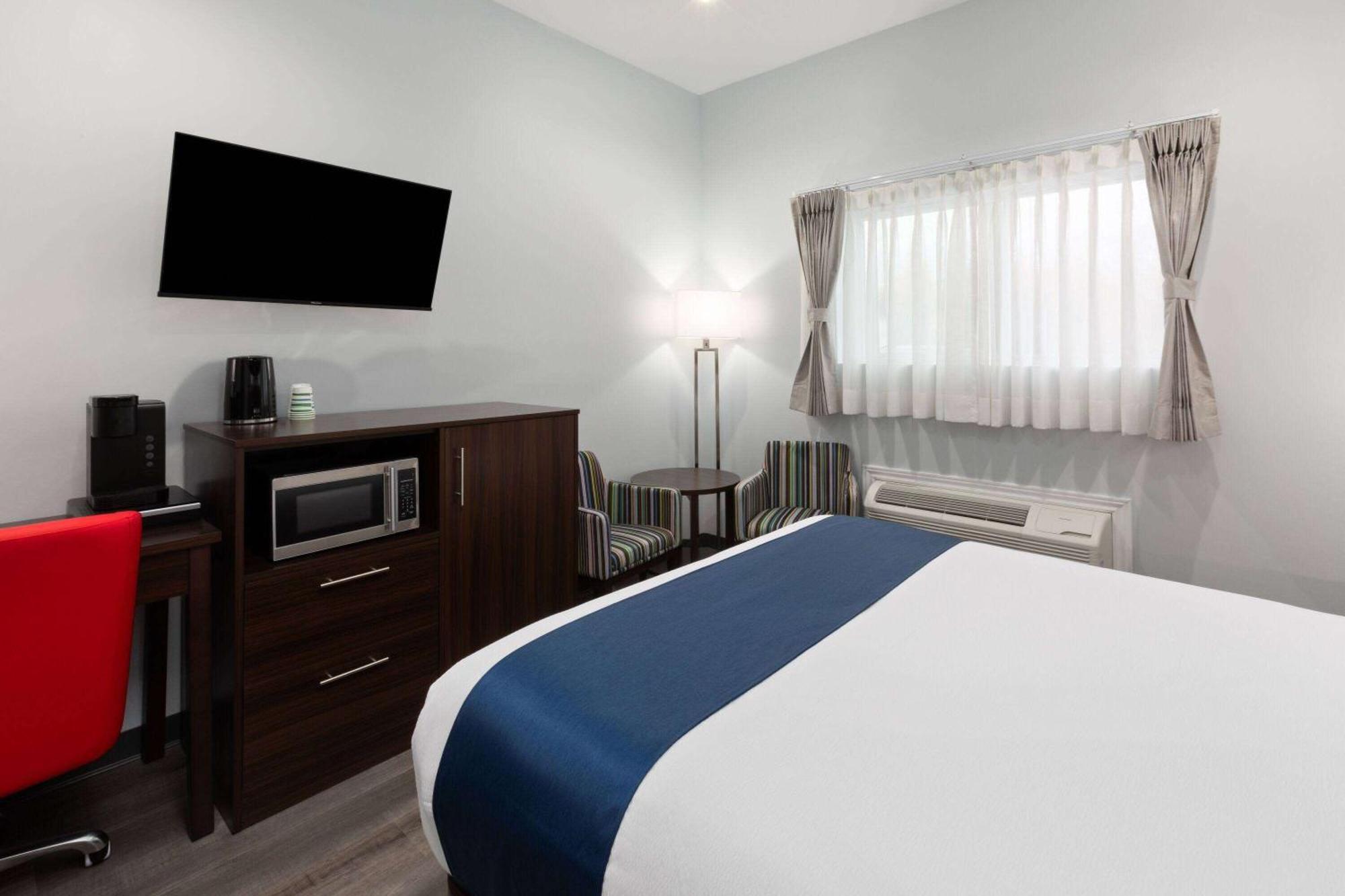Travelodge By Wyndham Cochrane Eksteriør billede