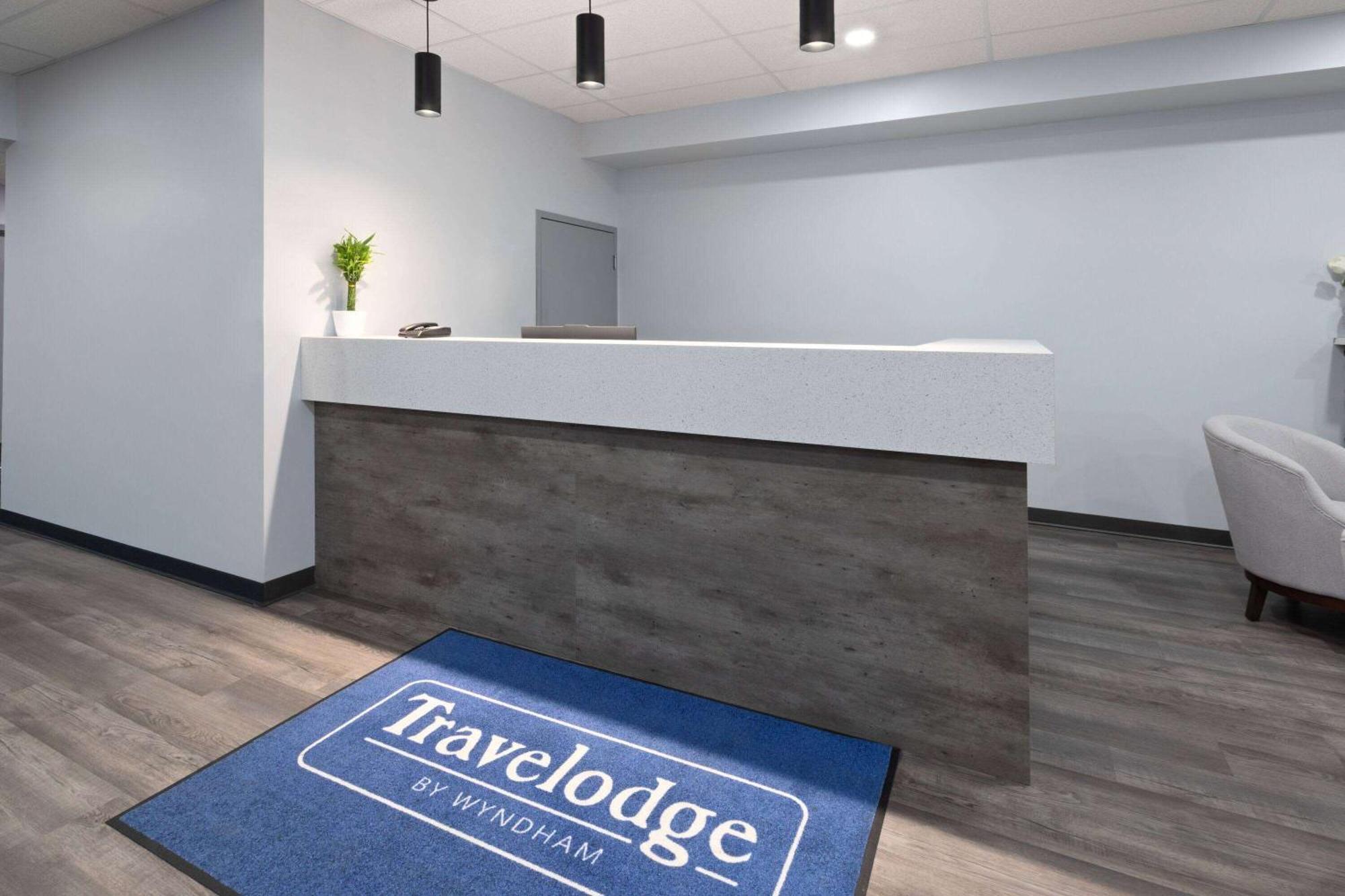 Travelodge By Wyndham Cochrane Eksteriør billede