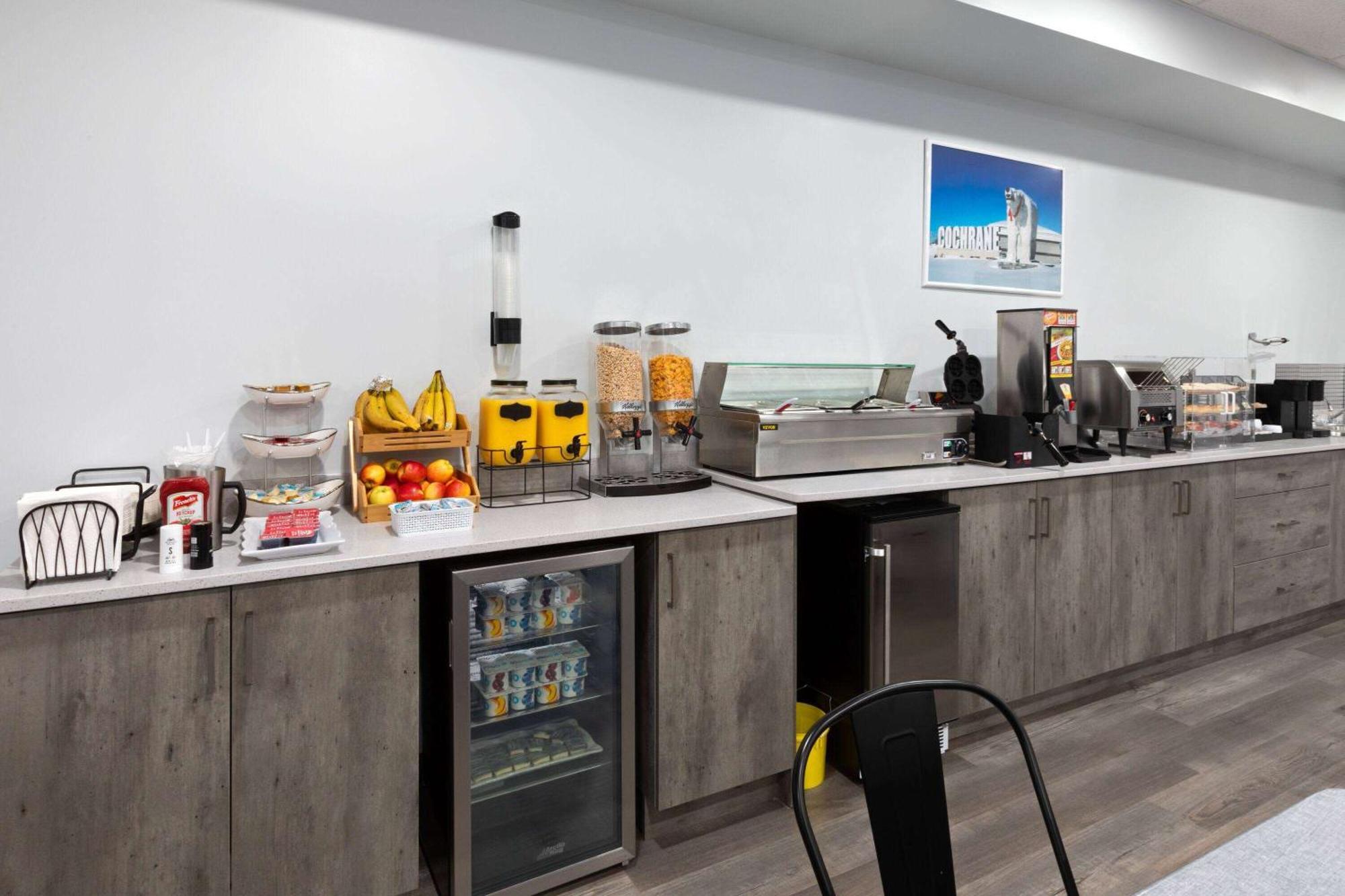 Travelodge By Wyndham Cochrane Eksteriør billede