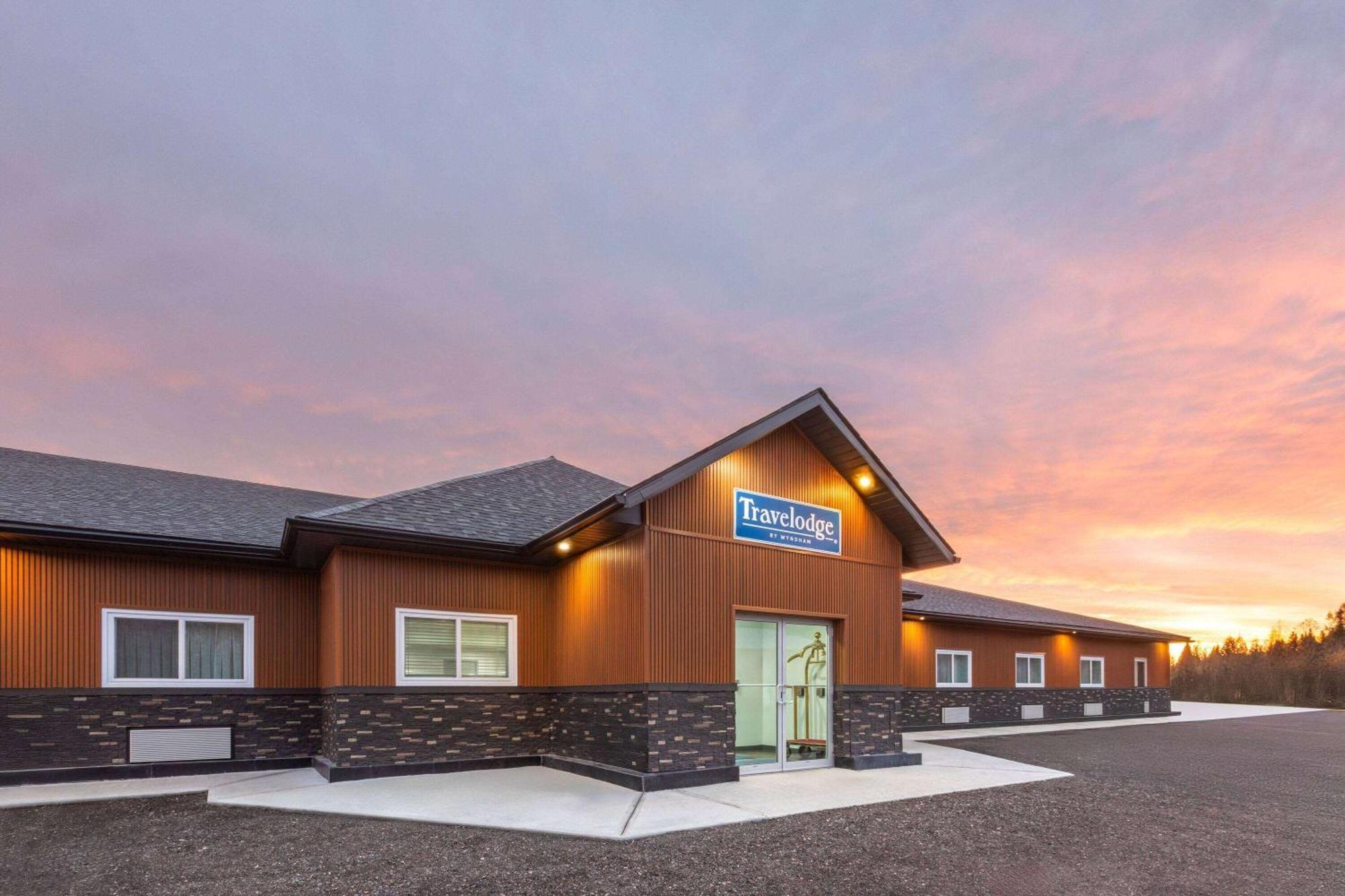 Travelodge By Wyndham Cochrane Eksteriør billede