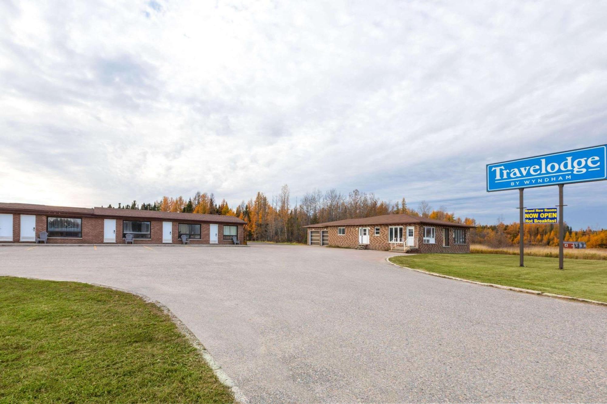 Travelodge By Wyndham Cochrane Eksteriør billede